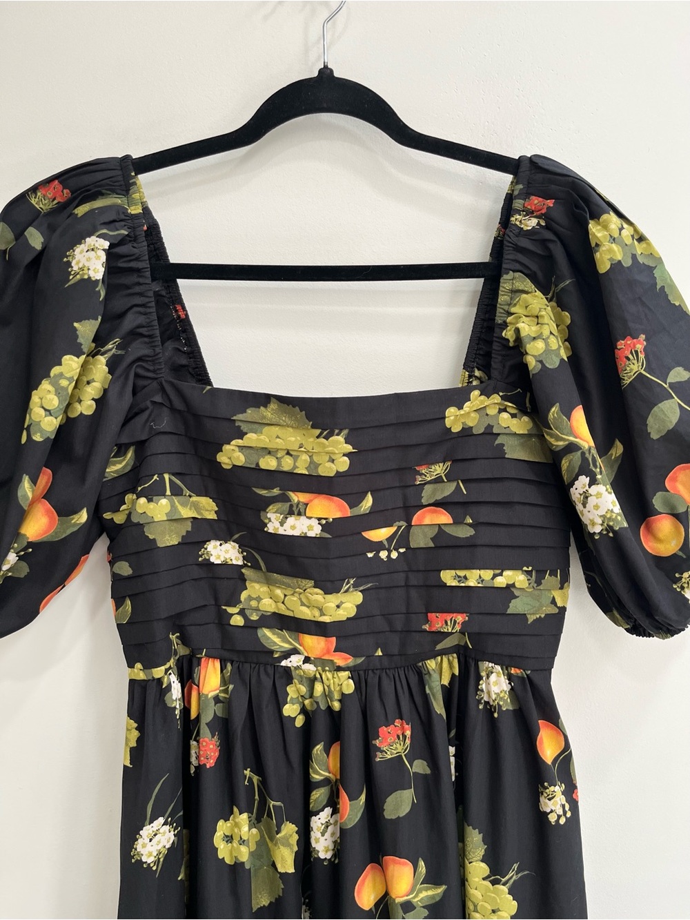 Abercrombie & Fitch Emerson Puff Sleeve Midi Dress Black Fruit Print Medium NWT - Picture 3 of 12